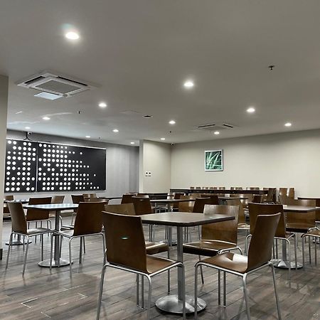 Days Inn By Wyndham Bronx Nyc Нью-Йорк Экстерьер фото